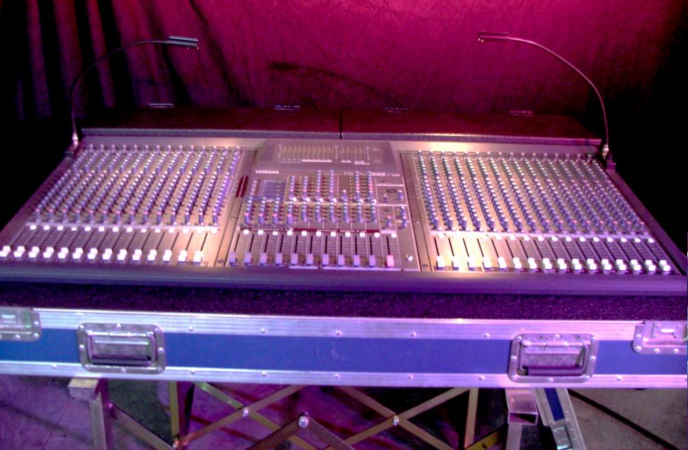  Yamaha GA32 Console